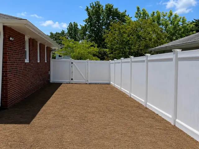 Vinyl Privacy Fence — Side Yard with Gate